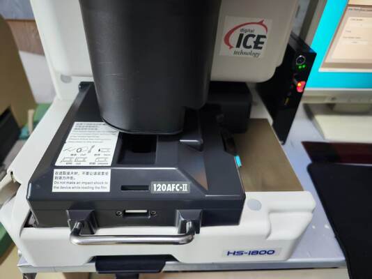 Noritsu HS1800 Ατομικός σαρωτής ταινιών με φορείς ταινιών 120AFC-II και 135AFC-II και ελεγκτή EZ   Professional Photo Lab Scanning Equipment προμηθευτής